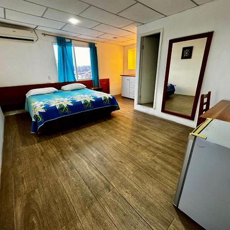 Hostal Muyuyo ปูแอร์โตอาโยรา ภายนอก รูปภาพ