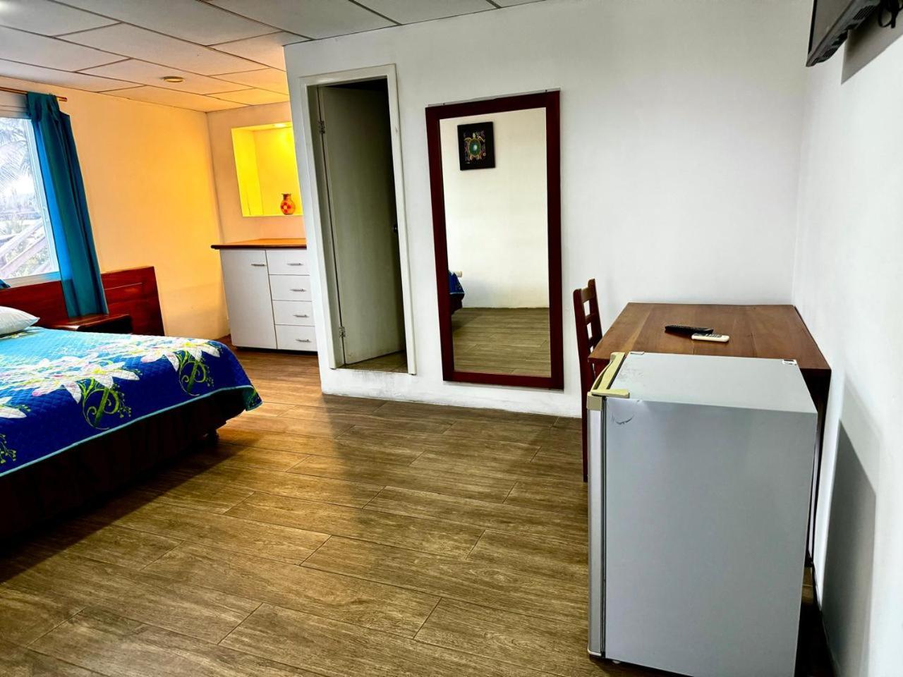 Hostal Muyuyo ปูแอร์โตอาโยรา ภายนอก รูปภาพ