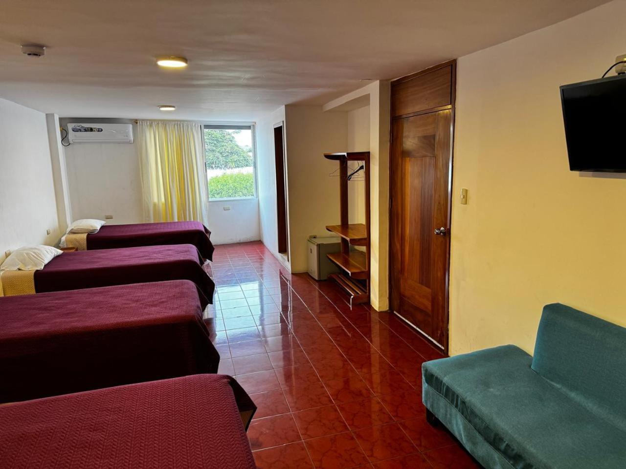 Hostal Muyuyo ปูแอร์โตอาโยรา ภายนอก รูปภาพ