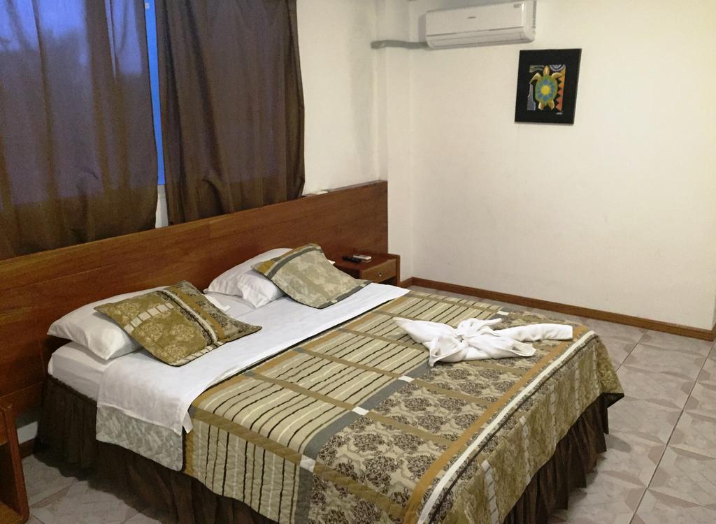 Hostal Muyuyo ปูแอร์โตอาโยรา ภายนอก รูปภาพ